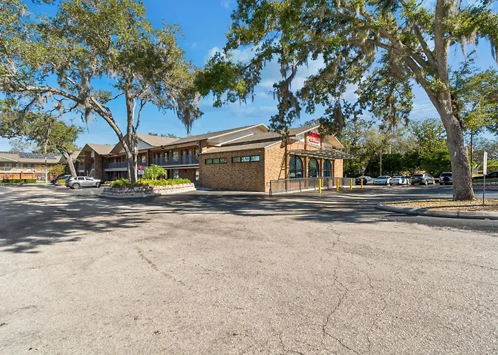 Ramada By Wyndham Temple Terrace/Tampa North